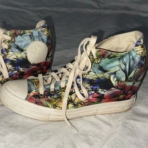 Hawaiian Styled Wedge Converse Sz 9